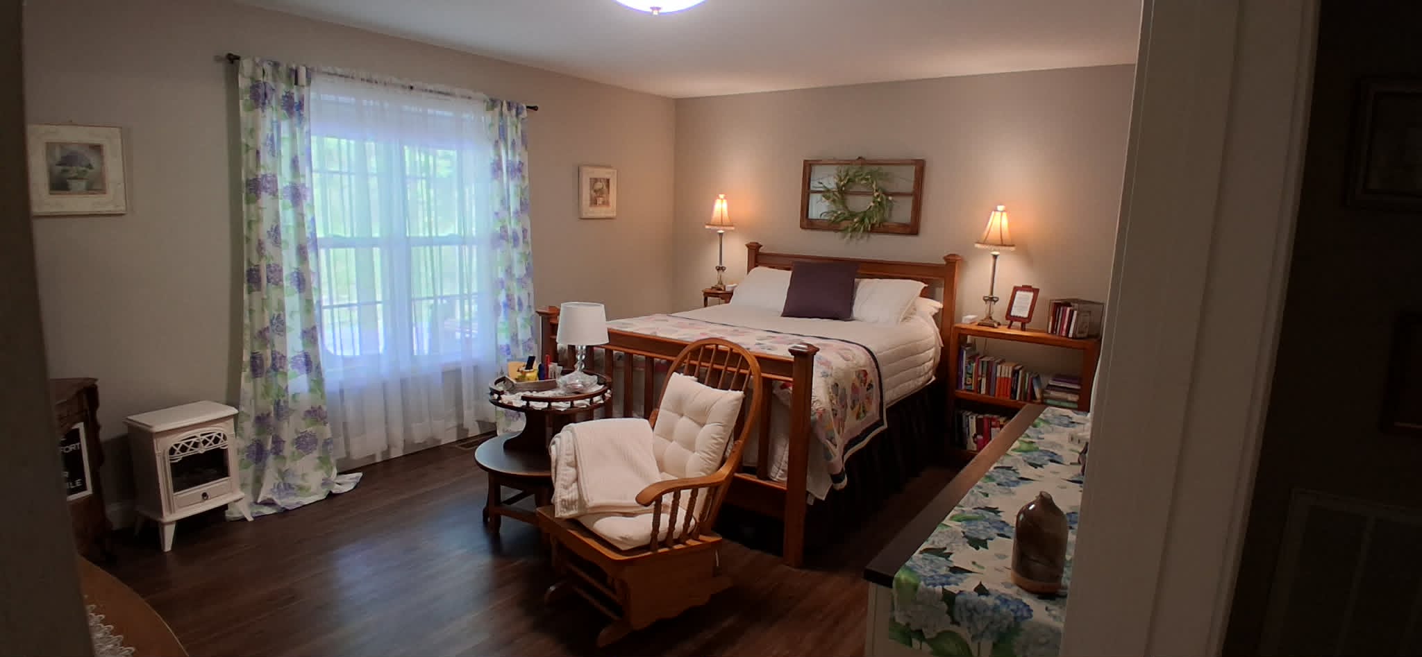 Private Guest Suite Bedroom